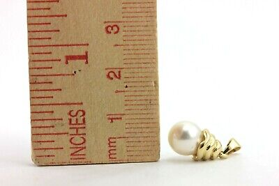 18k yellow gold 7.6mm round white cultured pearl beehive cap pendant New