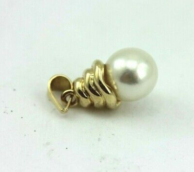 18k yellow gold 7.6mm round white cultured pearl beehive cap pendant New