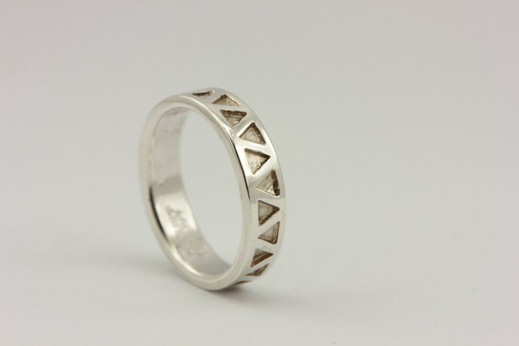 sterling silver wedding band ring size 5.25 4mm x 2mm alternating triangles 3.4g