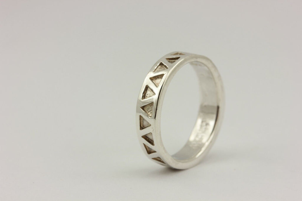 sterling silver wedding band ring size 5.25 4mm x 2mm alternating triangles 3.4g