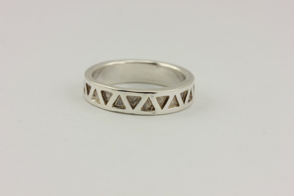 sterling silver wedding band ring size 5.25 4mm x 2mm alternating triangles 3.4g