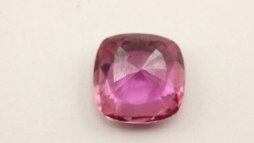 1 cushion shaped purplish-pink sapphire 2.55ct Madagascar 7.95x7.81x4.42mm