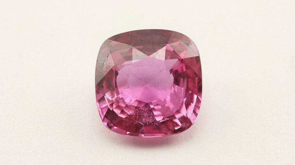 1 cushion shaped purplish-pink sapphire 2.55ct Madagascar 7.95x7.81x4.42mm