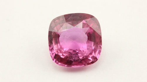 1 cushion shaped purplish-pink sapphire 2.55ct Madagascar 7.95x7.81x4.42mm
