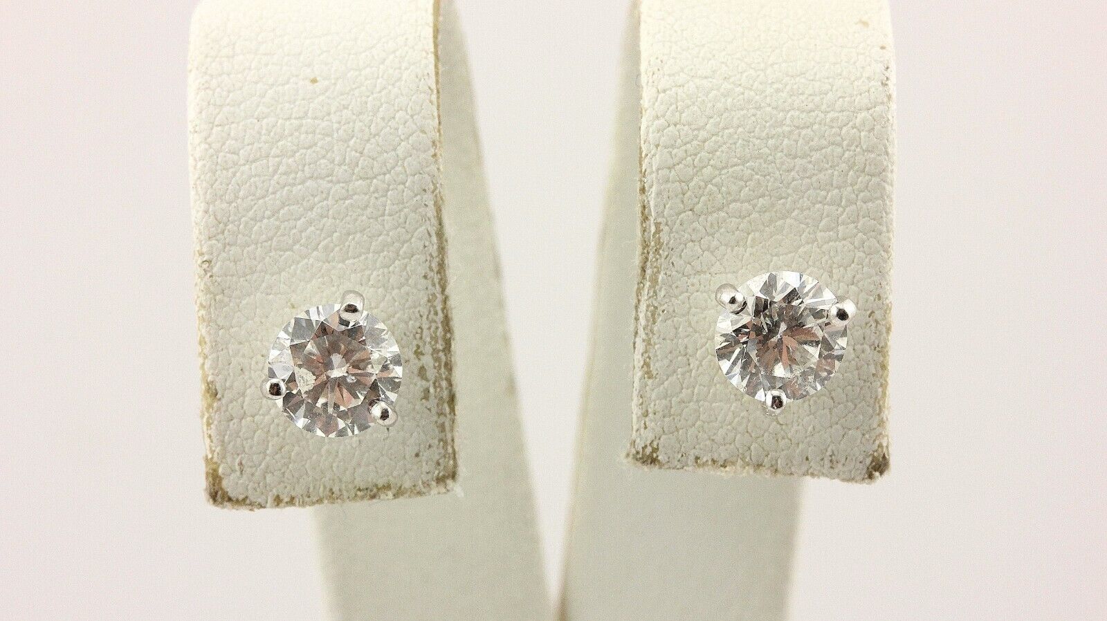 14k white gold 1.48ctw diamond stud earrings FG color I1 clarity 5.76x3.41mm 1gr