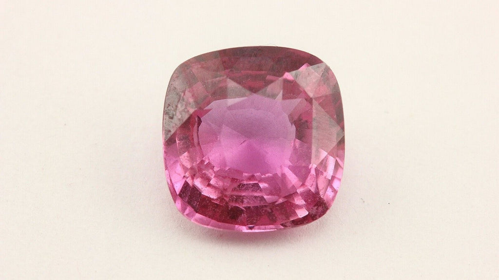 1 cushion shaped purplish-pink sapphire 2.55ct Madagascar 7.95x7.81x4.42mm