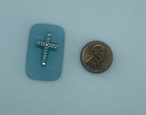 14k white gold diamond cross pendant 0.25ctw 0.75inch 1.1g estate