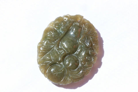 carved nephrite jade floral pear 1960 29mm x 24mm 27.83ct estate vintage pendant