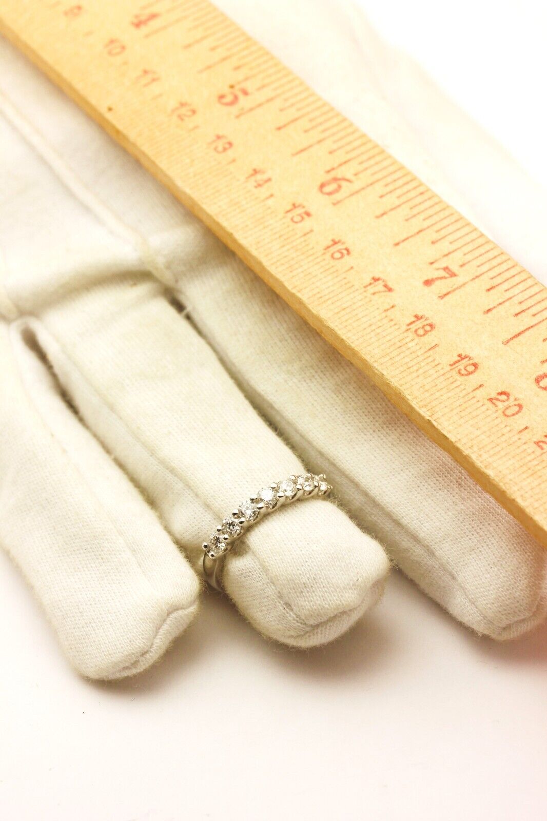 Platinum 0.66ctw natural round diamond 7 stone band 3mm ring size 7 6.35g new