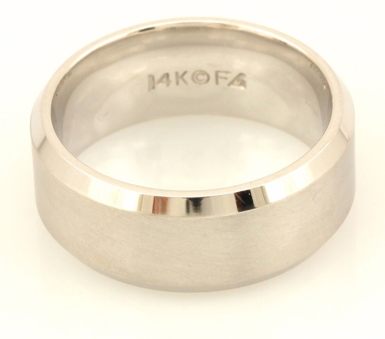 14kw gold Men's 8mm wedding band satin center polish beveled edge ring sz 7.25