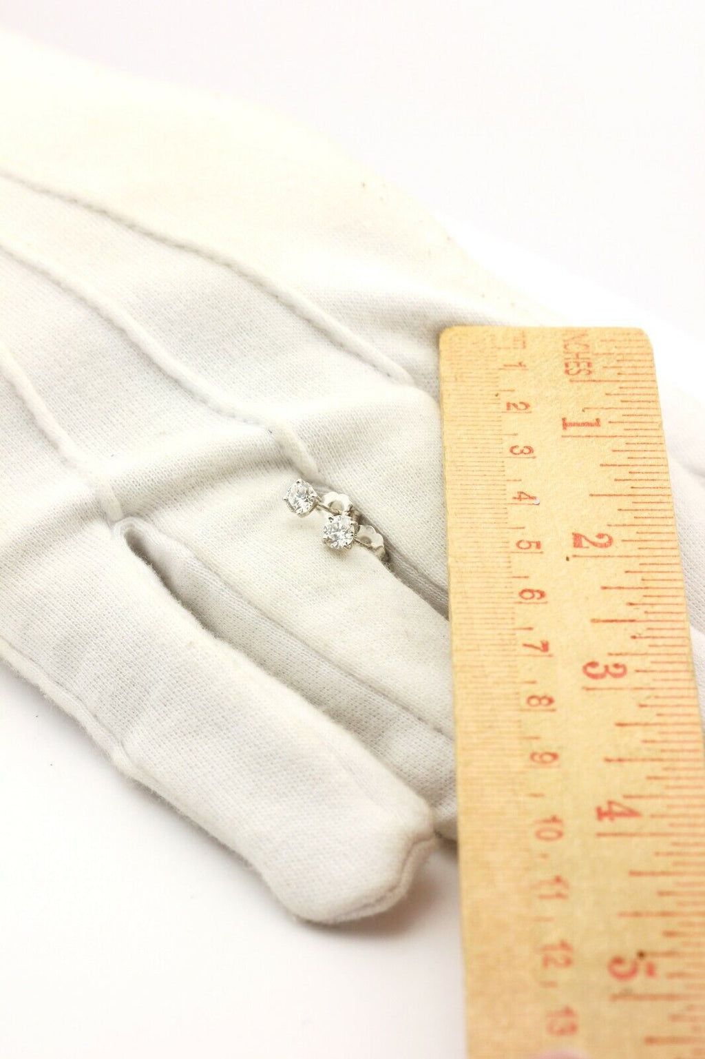 14k white gold 0.60ctw GIA natural round diamond stud earrings SI2 0.65g new