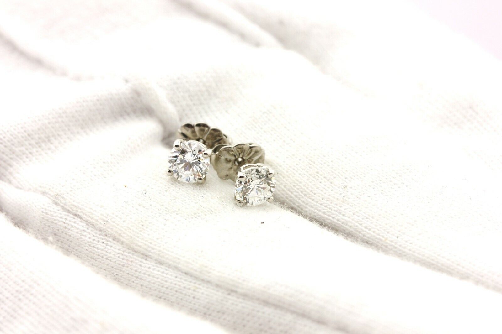 platinum round brilliant solitaire diamond stud earrings 4.8mm 0.84ctw 1.41g