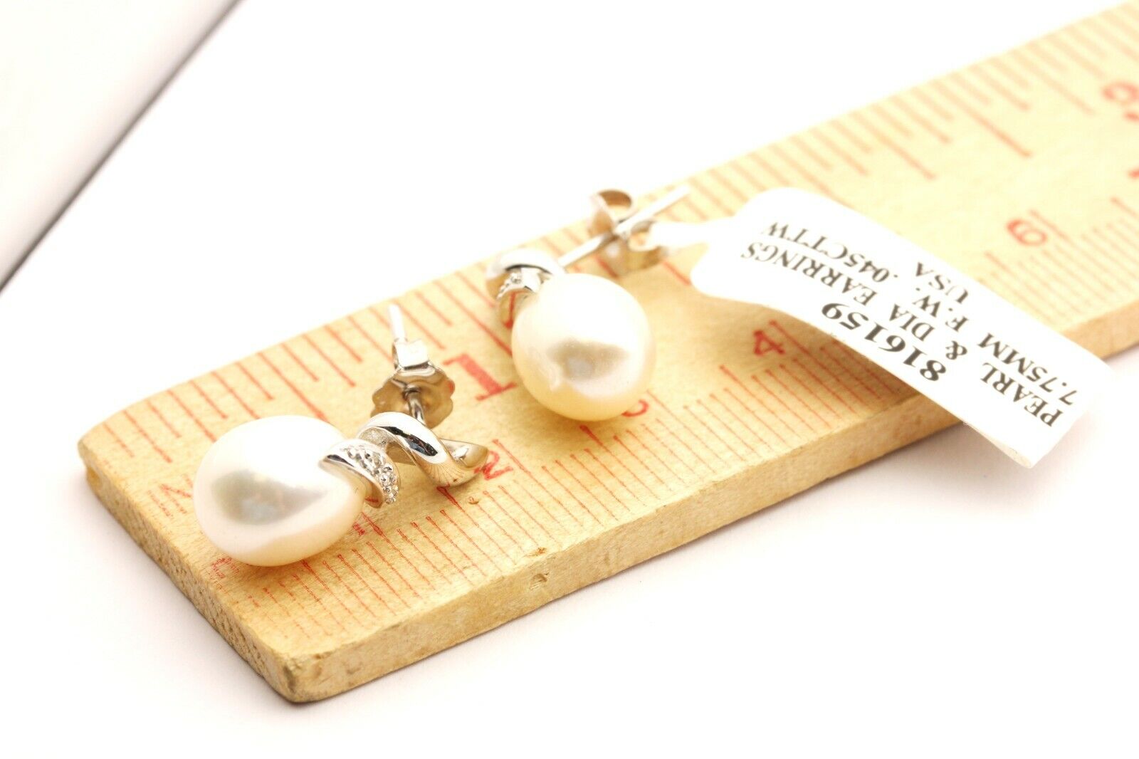 14k white gold 0.03ctw diamond 7.75mm oval freshwater pearl stud earrings 4.5g