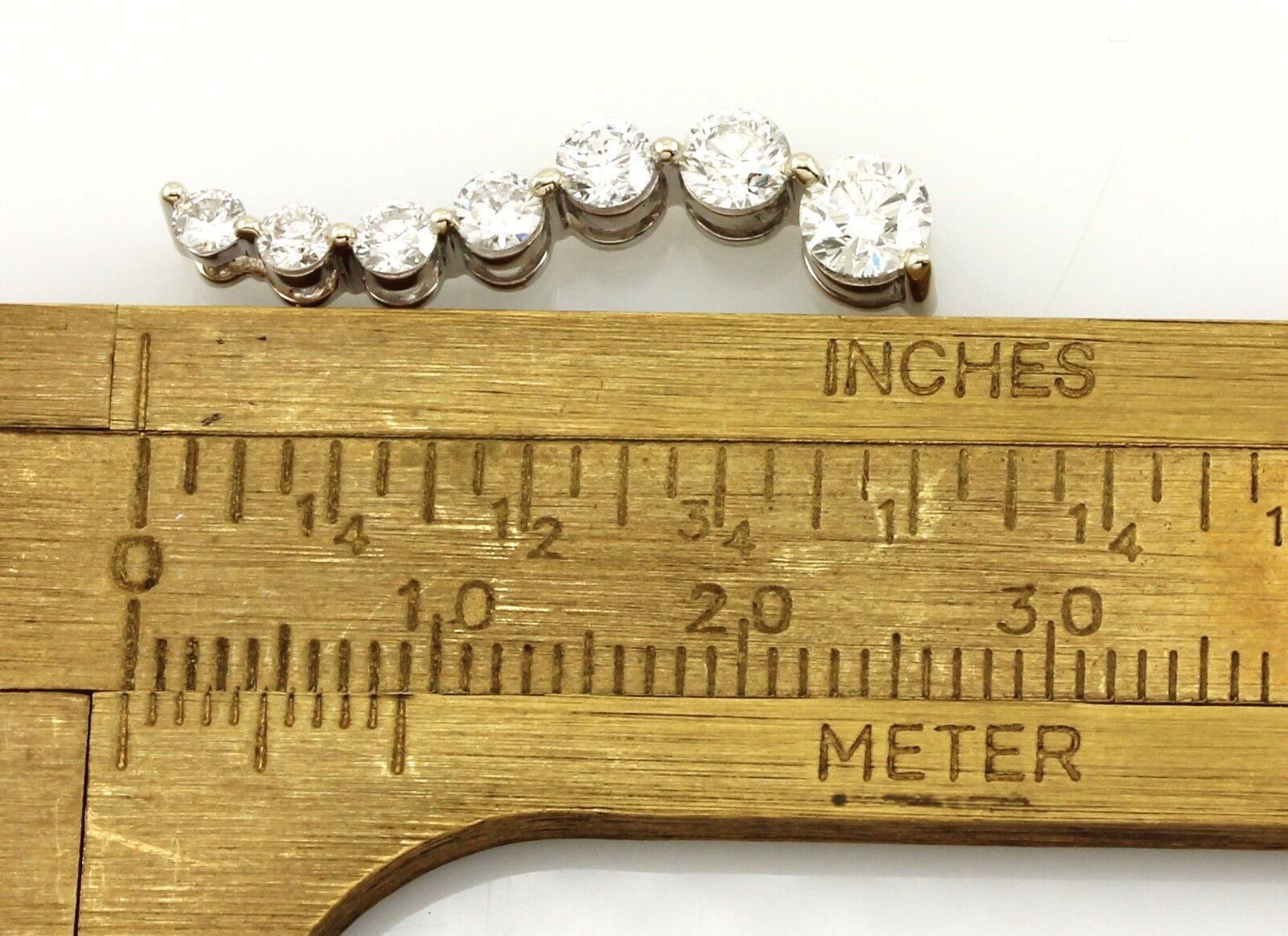 14k white gold 0.87ctw 7 round brilliant diamond journey pendant 25mm NEW 1.30g