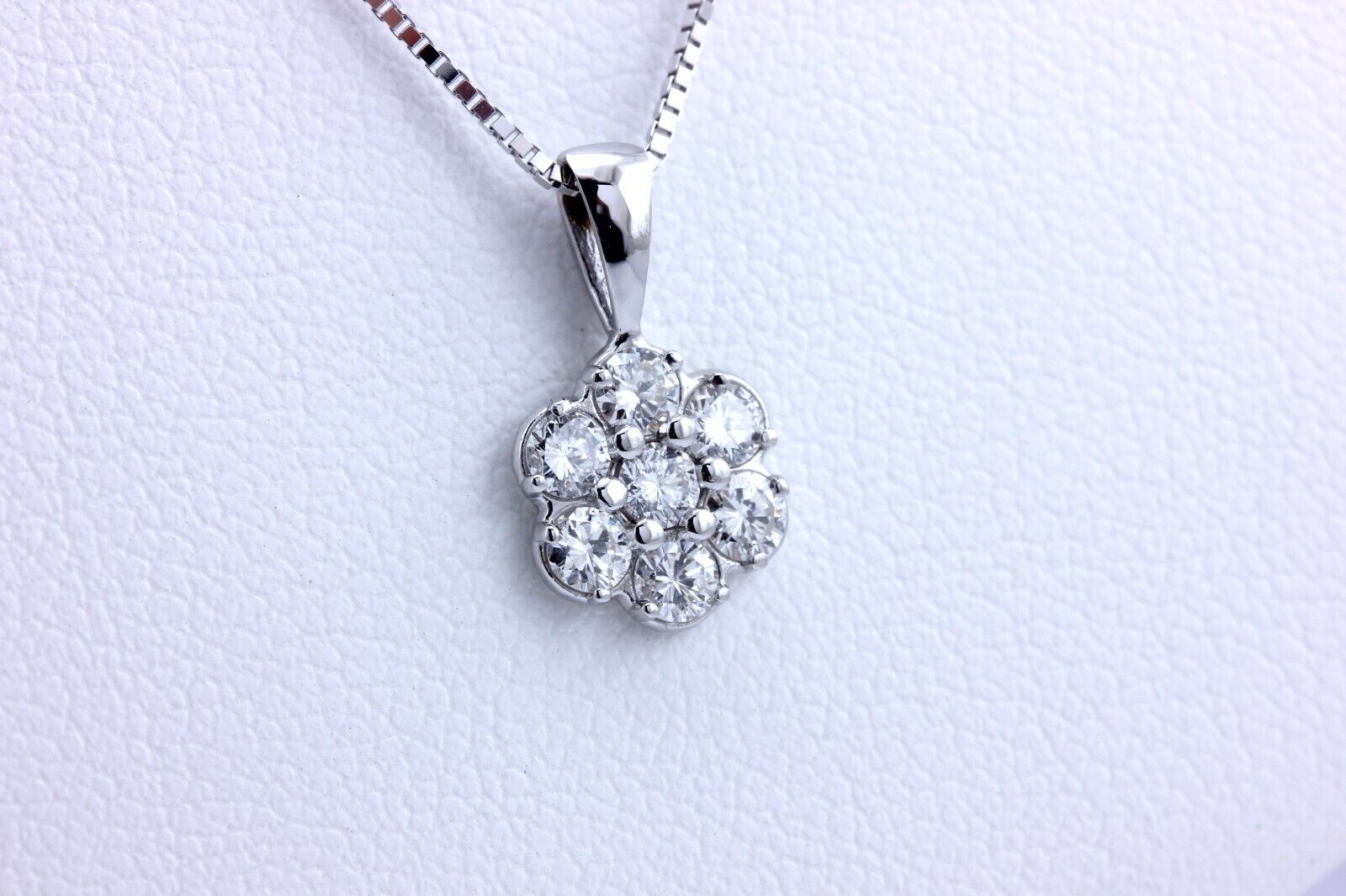 14k white gold 0.57ctw round brilliant diamond rosette pendant 0.6g new 0.5 inch