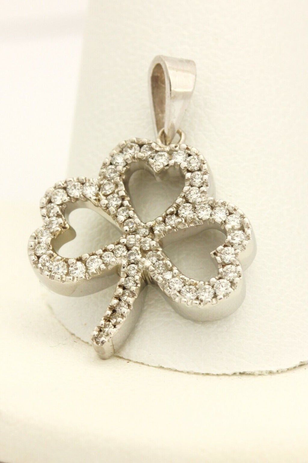 14k white gold 0.30ctw round brilliant diamond shamrock clover pendant 2.7g new