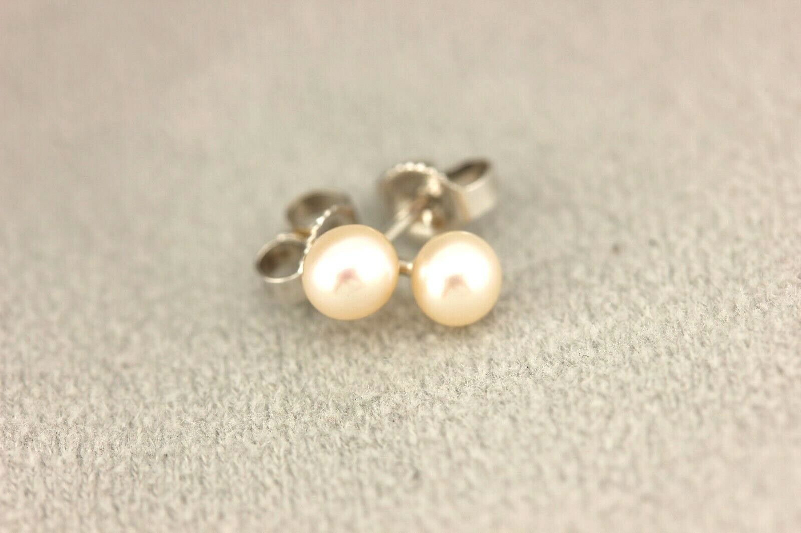 14k white gold 4-4.5mm white round cultured pearl stud earrings NEW
