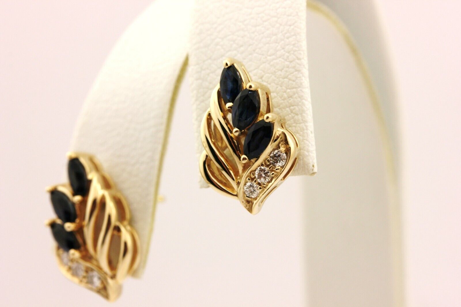 14k yellow gold 0.50ctw sapphire 0.10ctw diamond stud earrings estate 2.8g leaf