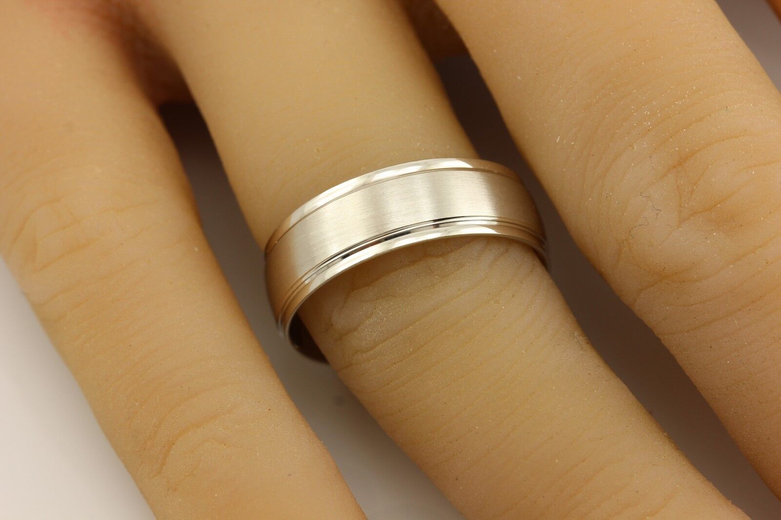 14k white gold 7mm Men's wedding band size 10 satin center polish edge ring NEW