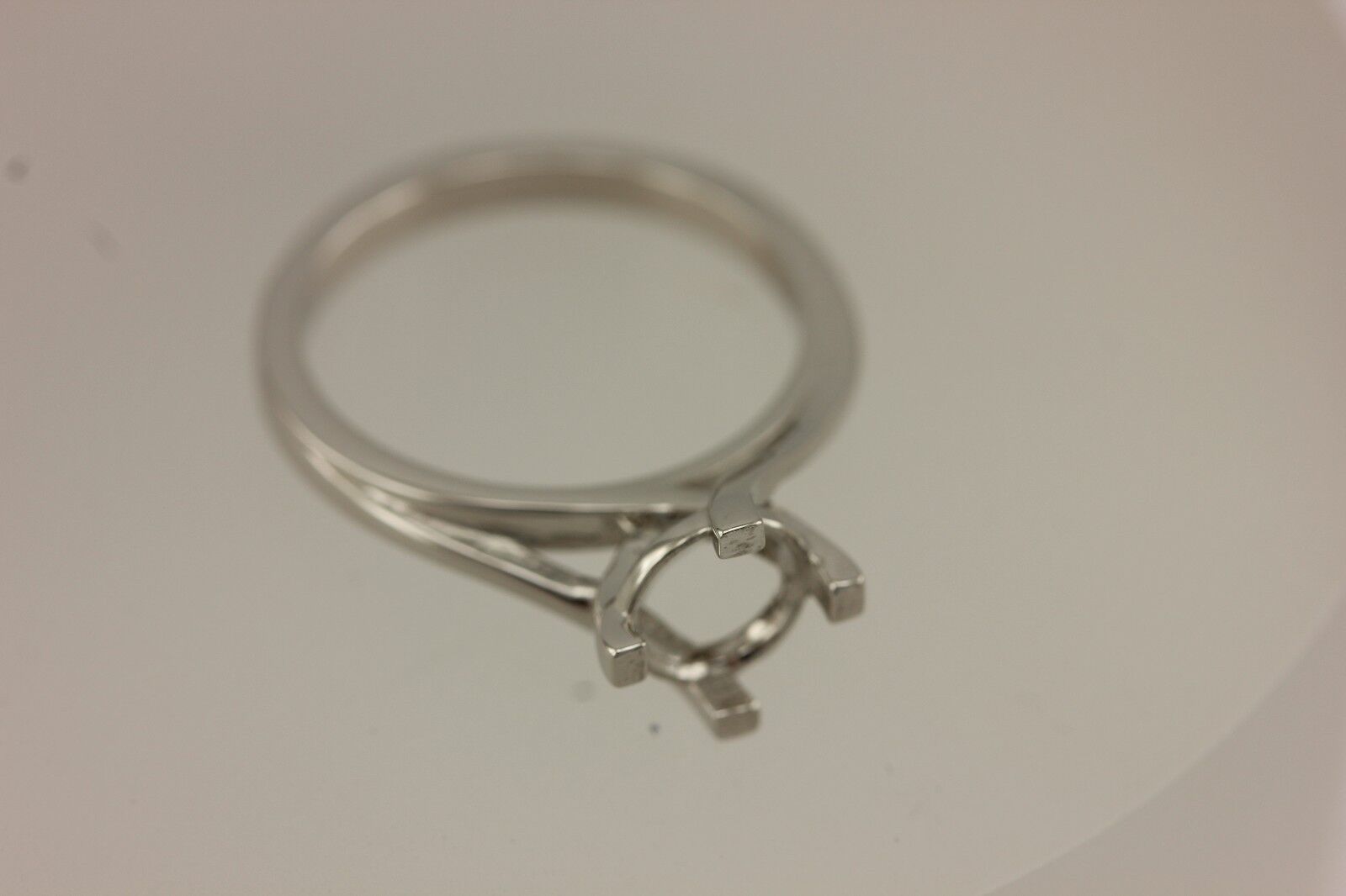 Platinum 1ct 6.5mm round solitaire engagement ring setting criss cross twist NEW