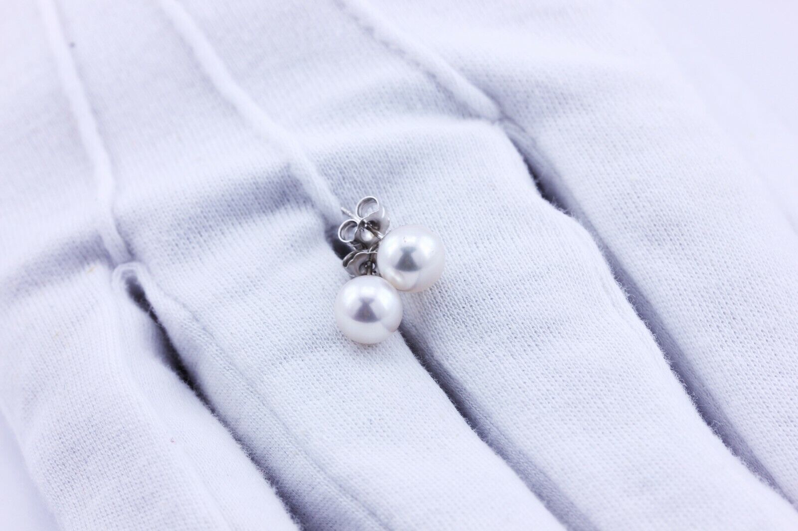 14k white gold 7.30-7.40mm round white pearl stud earrings