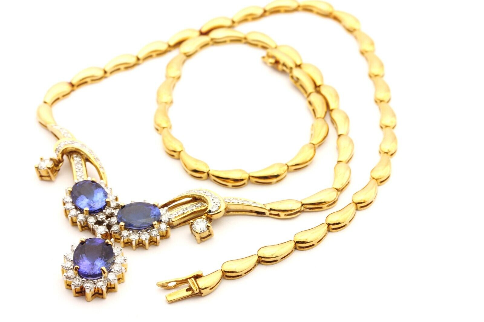 18k yellow gold 18 inch necklace 8 ctw oval Tanzanite 2 ctw round Diamond estate