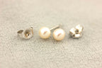 14k white gold 4-4.5mm white round cultured pearl stud earrings NEW