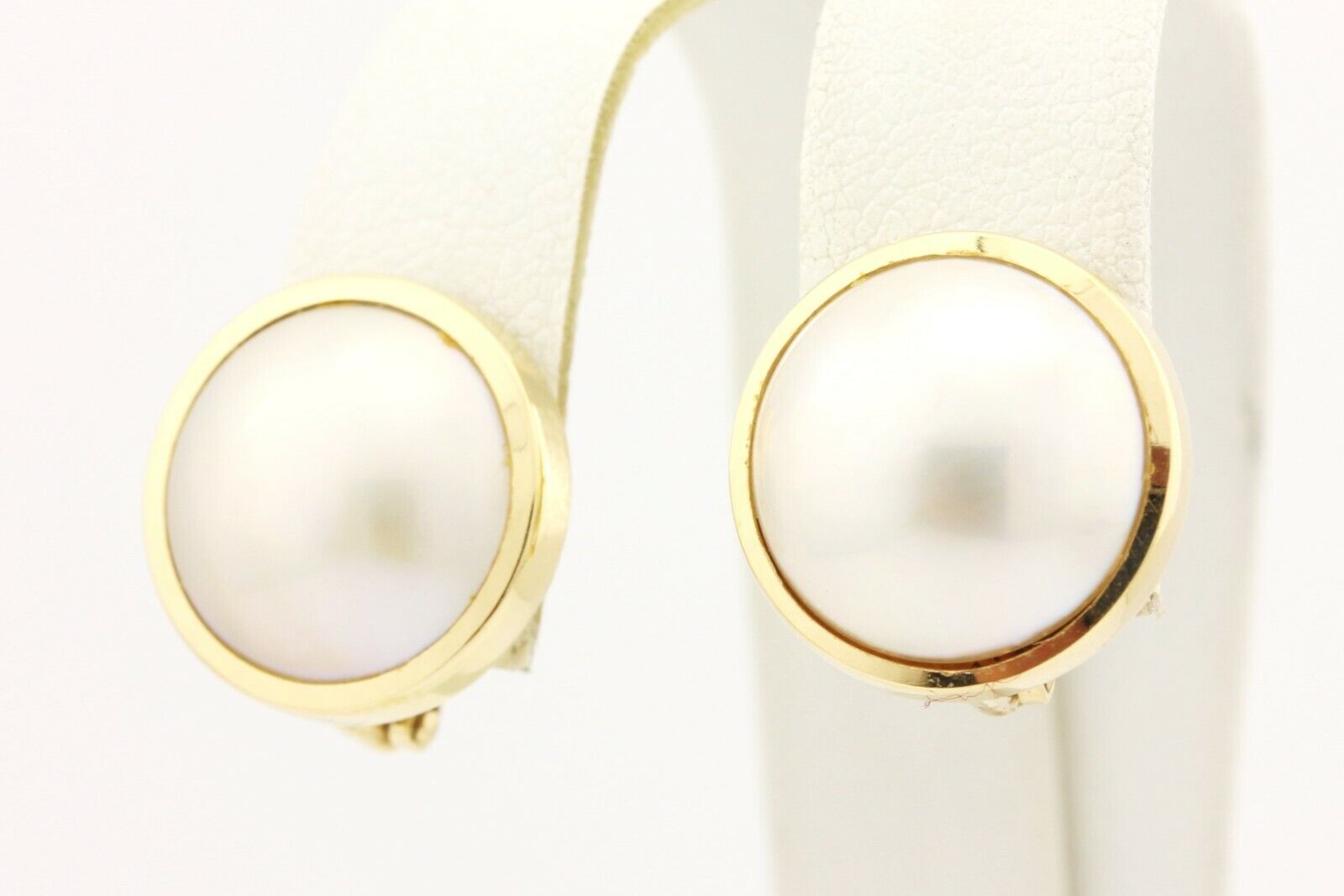 14k yellow gold 13mm round white mabe pearl earrings 4.54g vintage estate