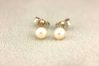 14k white gold 4-4.5mm white round cultured pearl stud earrings NEW
