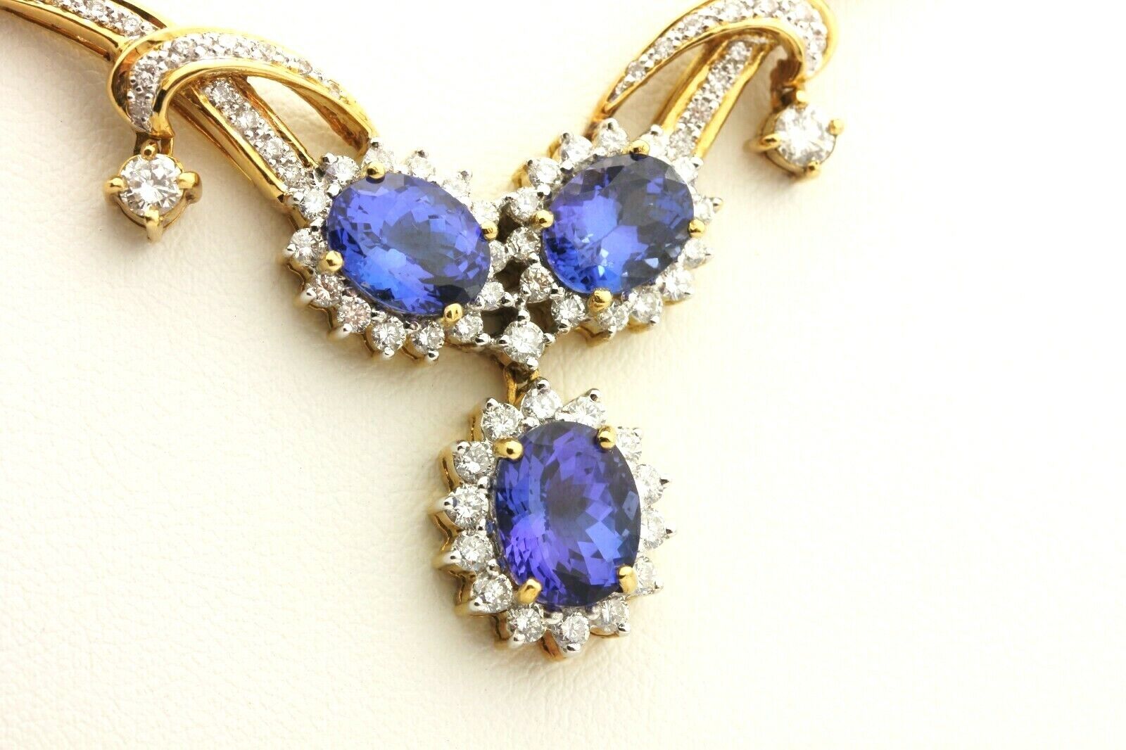 18k yellow gold 18 inch necklace 8 ctw oval Tanzanite 2 ctw round Diamond estate