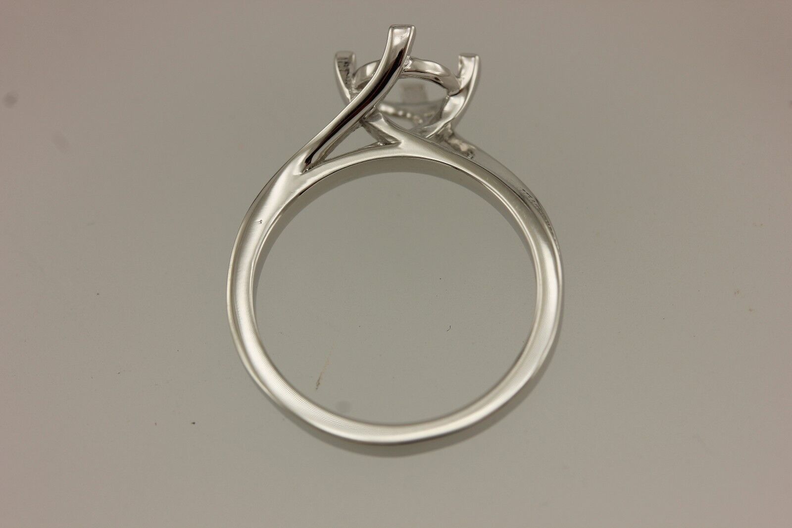 Platinum 1ct 6.5mm round solitaire engagement ring setting criss cross twist NEW