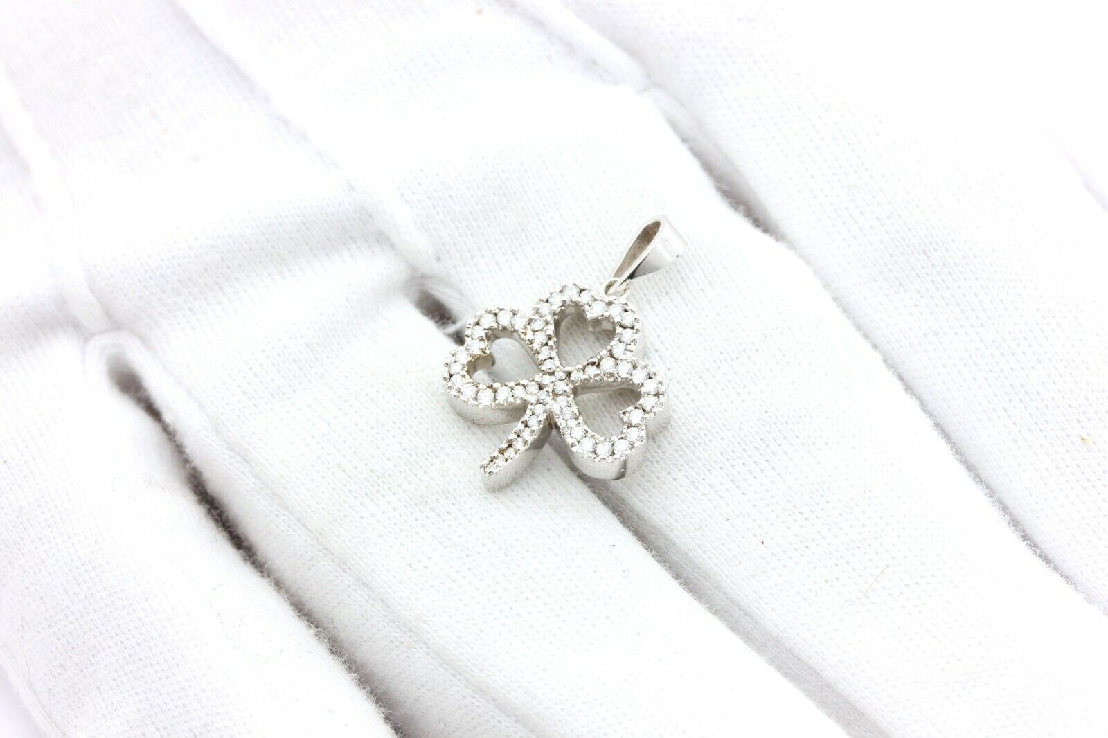 14k white gold 0.30ctw round brilliant diamond shamrock clover pendant 2.7g new