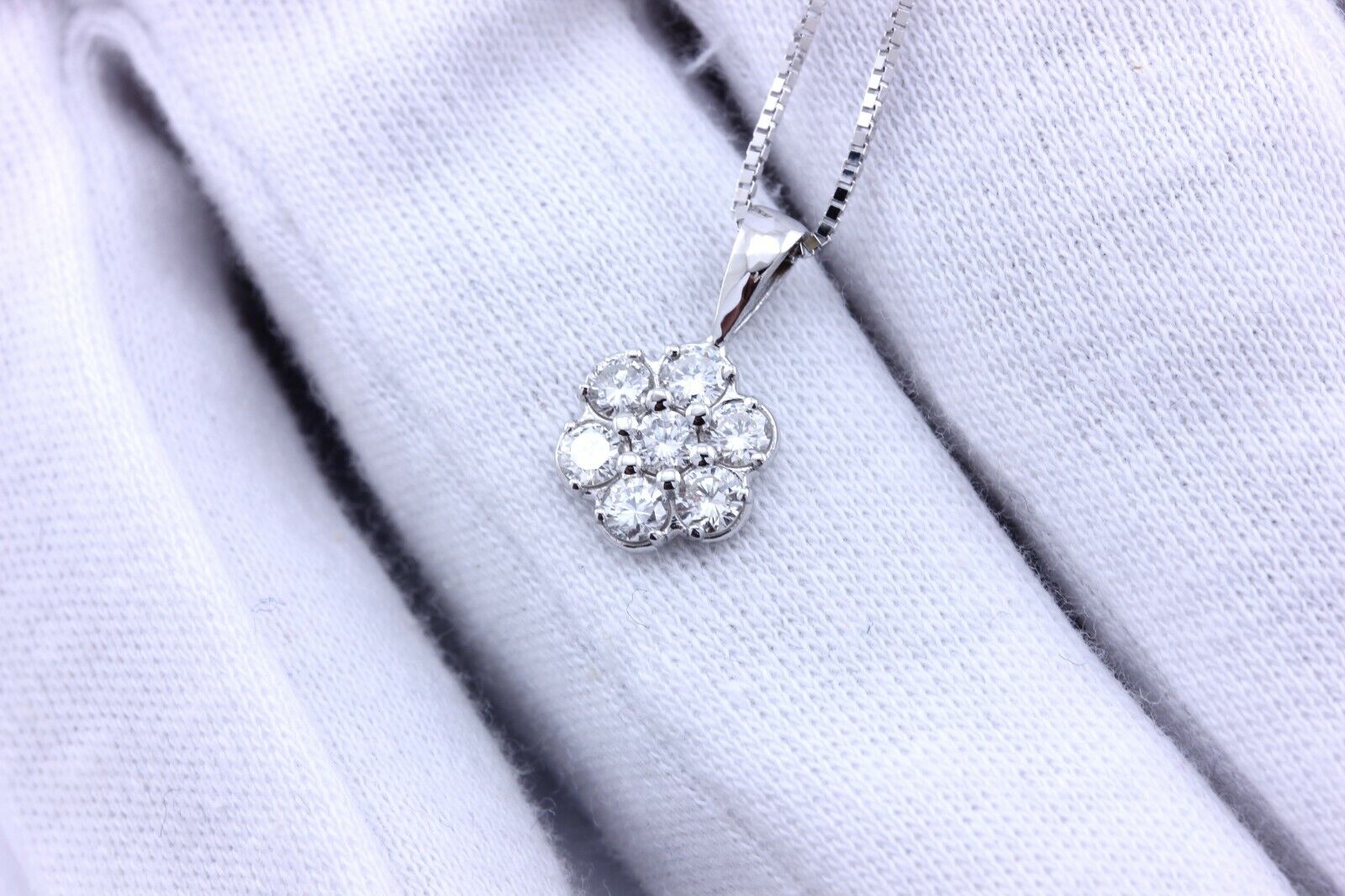 14k white gold 0.57ctw round brilliant diamond rosette pendant 0.6g new 0.5 inch