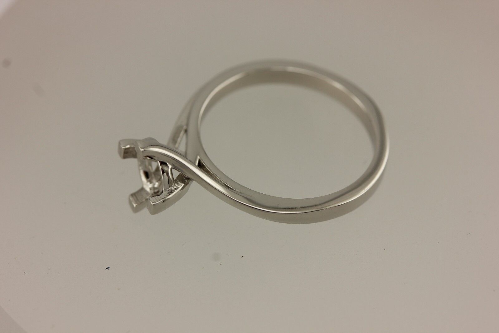 Platinum 1ct 6.5mm round solitaire engagement ring setting criss cross twist NEW