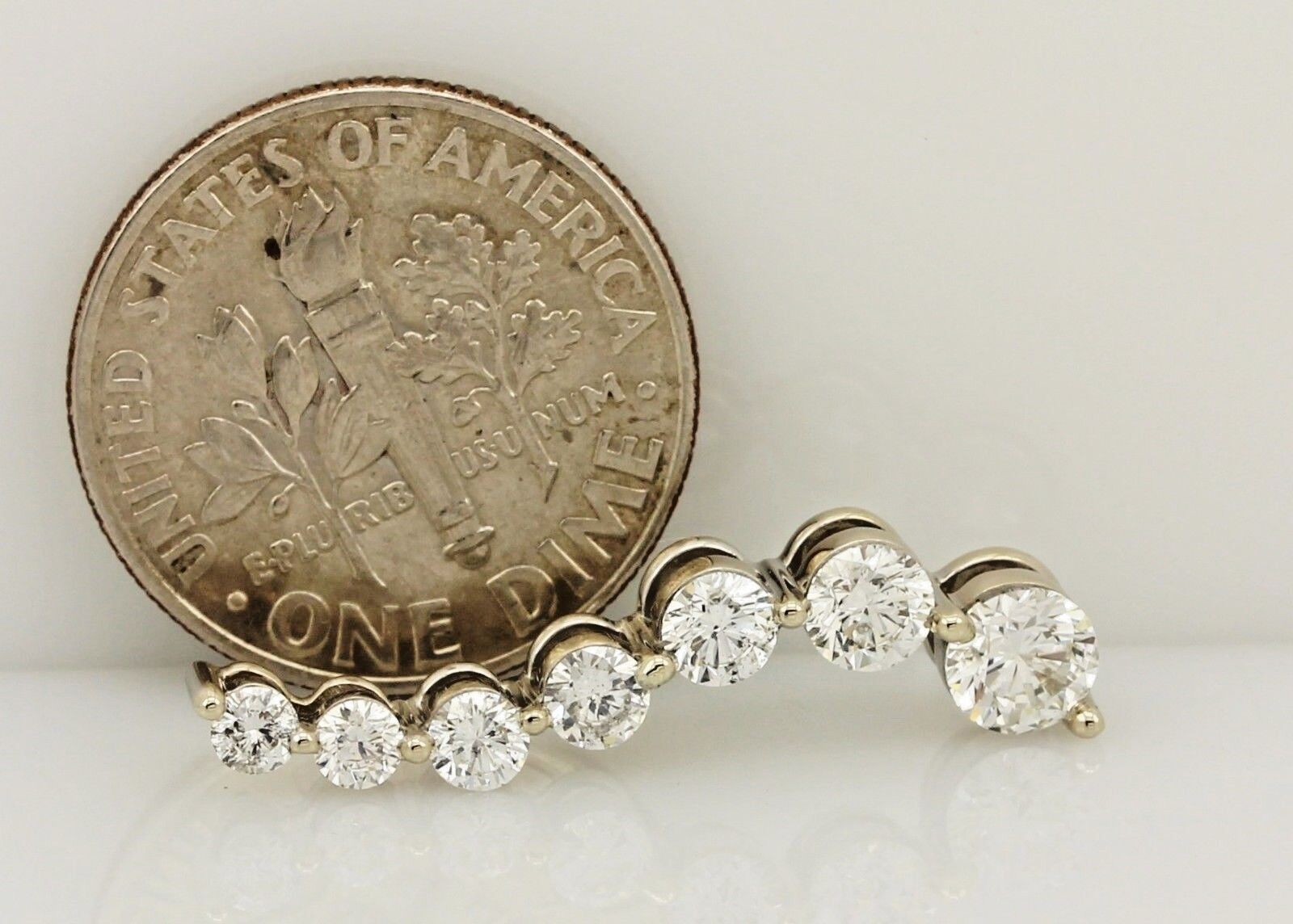 14k white gold 0.87ctw 7 round brilliant diamond journey pendant 25mm NEW 1.30g