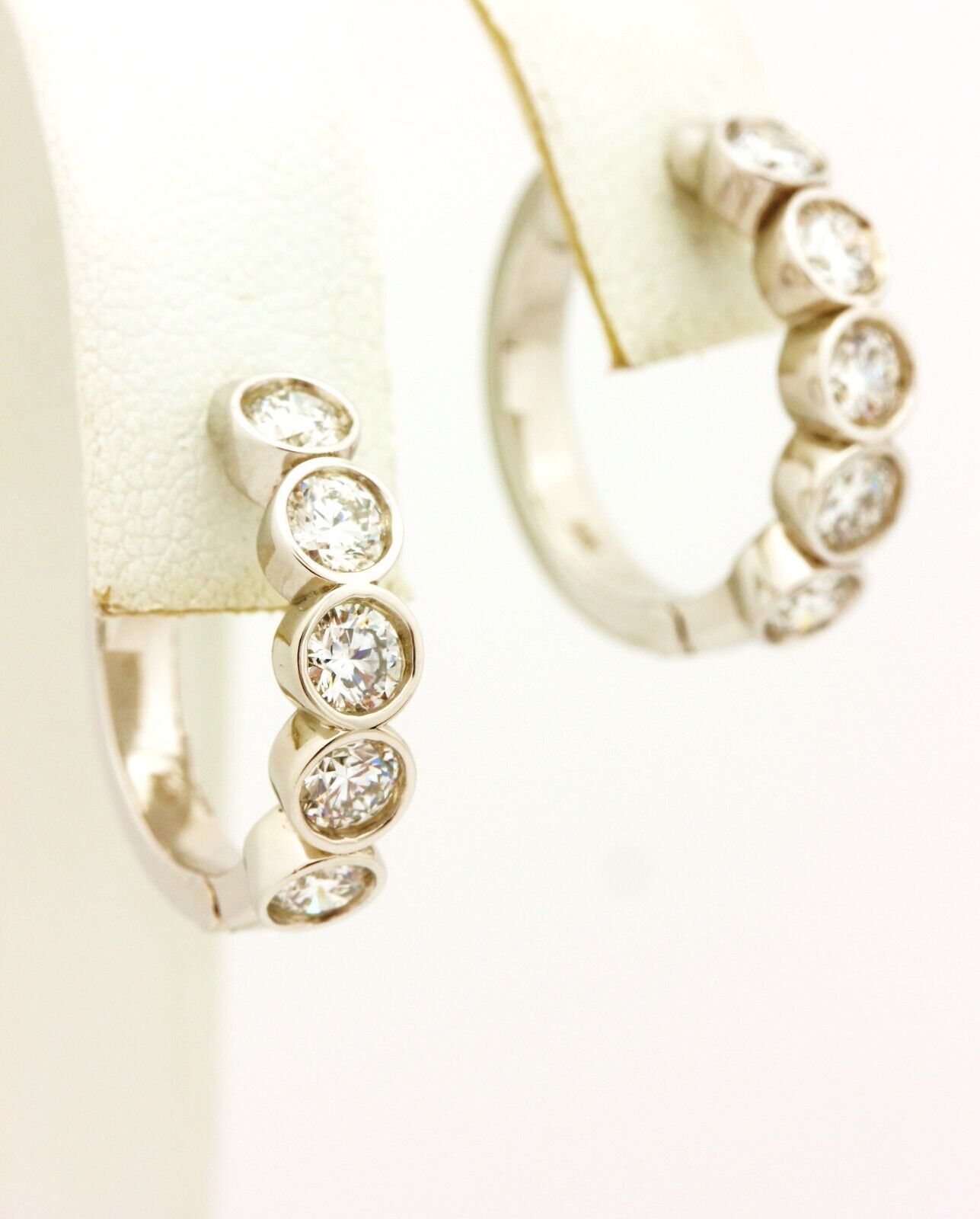 14k white gold 1.85ctw natural diamond hoop huggie earrings 0.75 inch 8.30g new