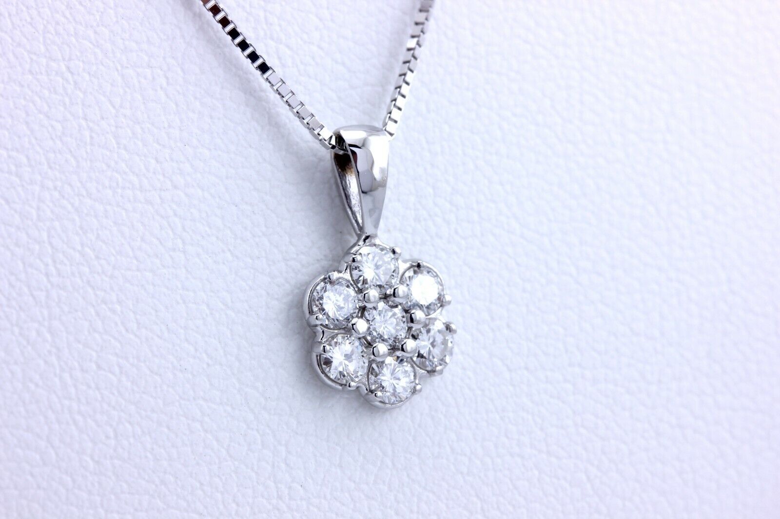 14k white gold 0.57ctw round brilliant diamond rosette pendant 0.6g new 0.5 inch