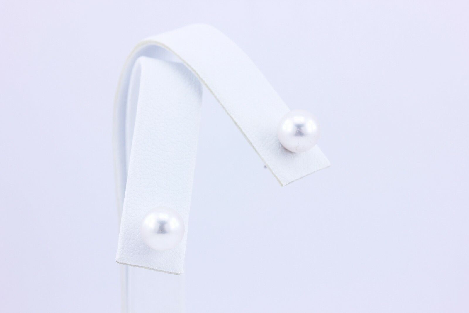 14k white gold 7.30-7.40mm round white pearl stud earrings