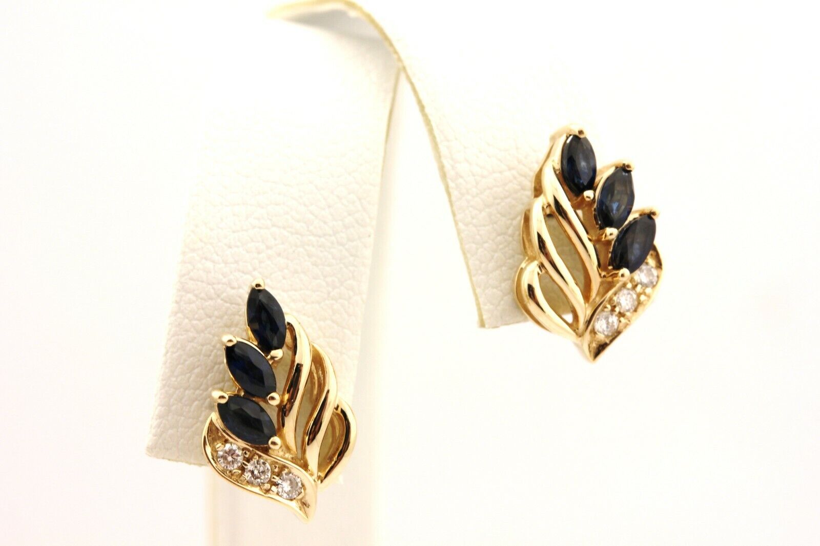 14k yellow gold 0.50ctw sapphire 0.10ctw diamond stud earrings estate 2.8g leaf