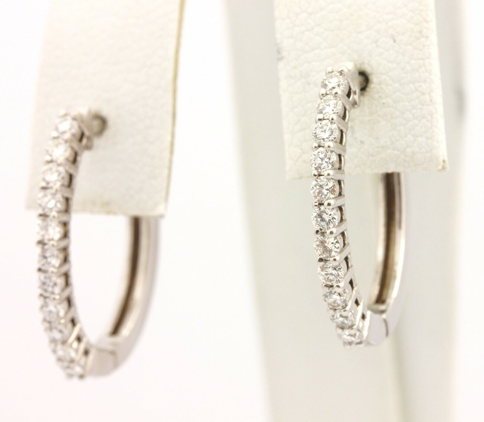 14k white gold 0.75 inch oval hoop earrings 0.60ctw diamond 3.72g estate