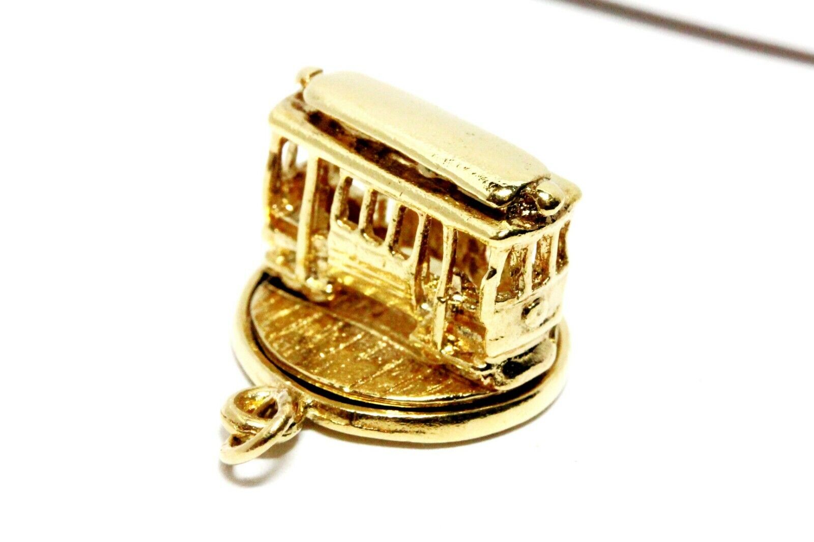 14k yellow gold charm pendant rotating trolley car rare estate vintage 4.9 grams