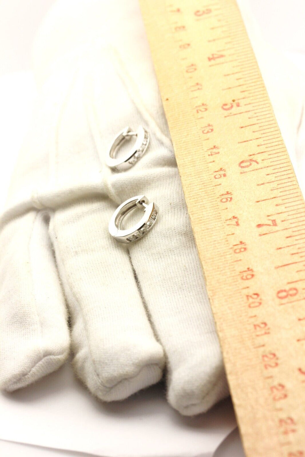 14k white gold 0.28ctw round natural diamond huggie earrings snap closure 4.12g