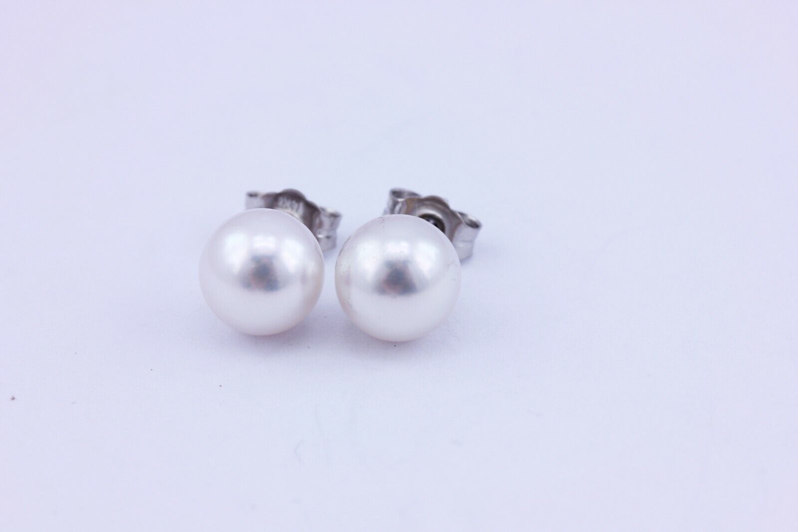 14k white gold 7.30-7.40mm round white pearl stud earrings