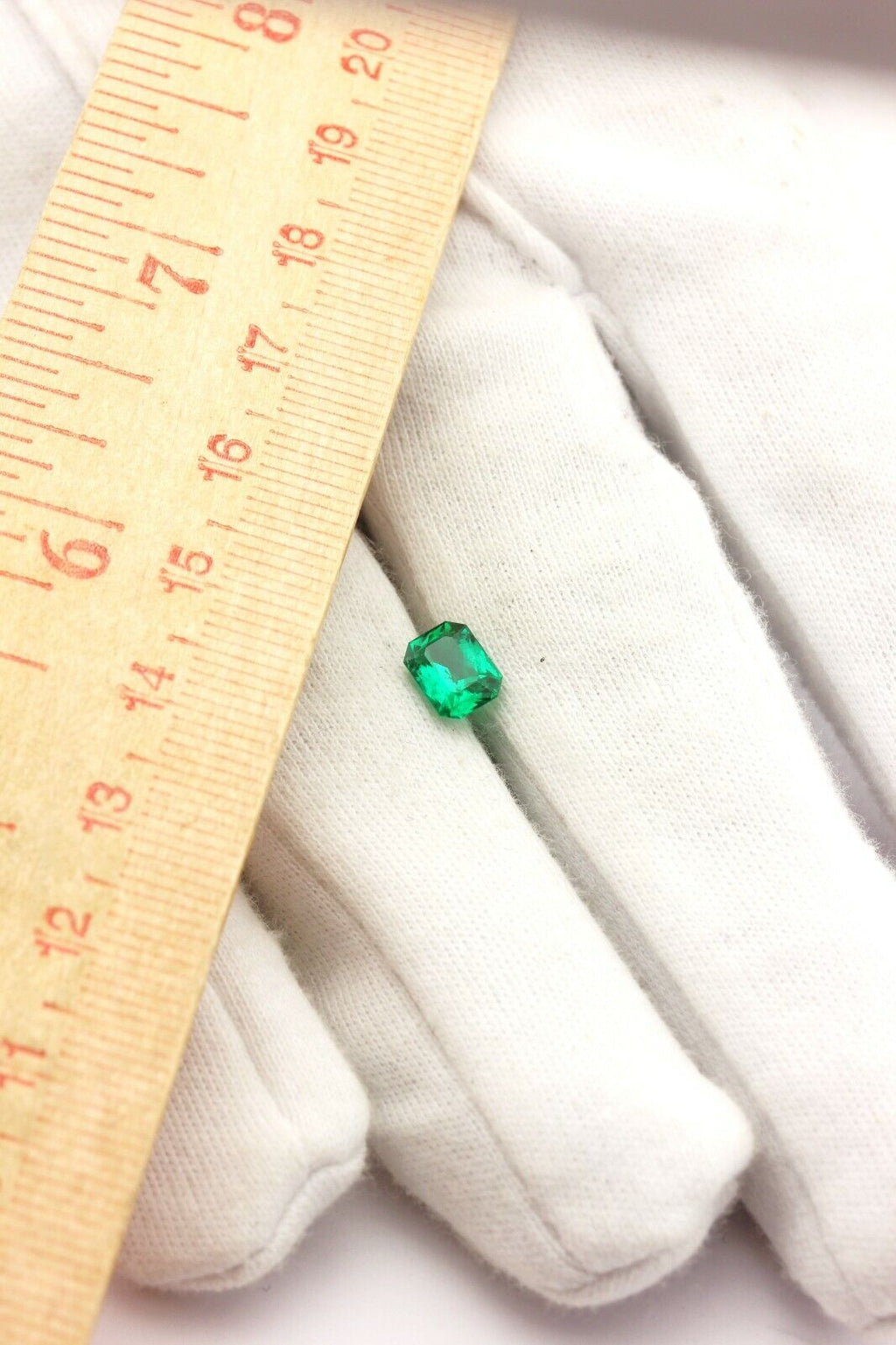 Natural Green Emerald 0.95 carat Radiant cut 7.22x5.31x3.58mm loose gemstone NEW