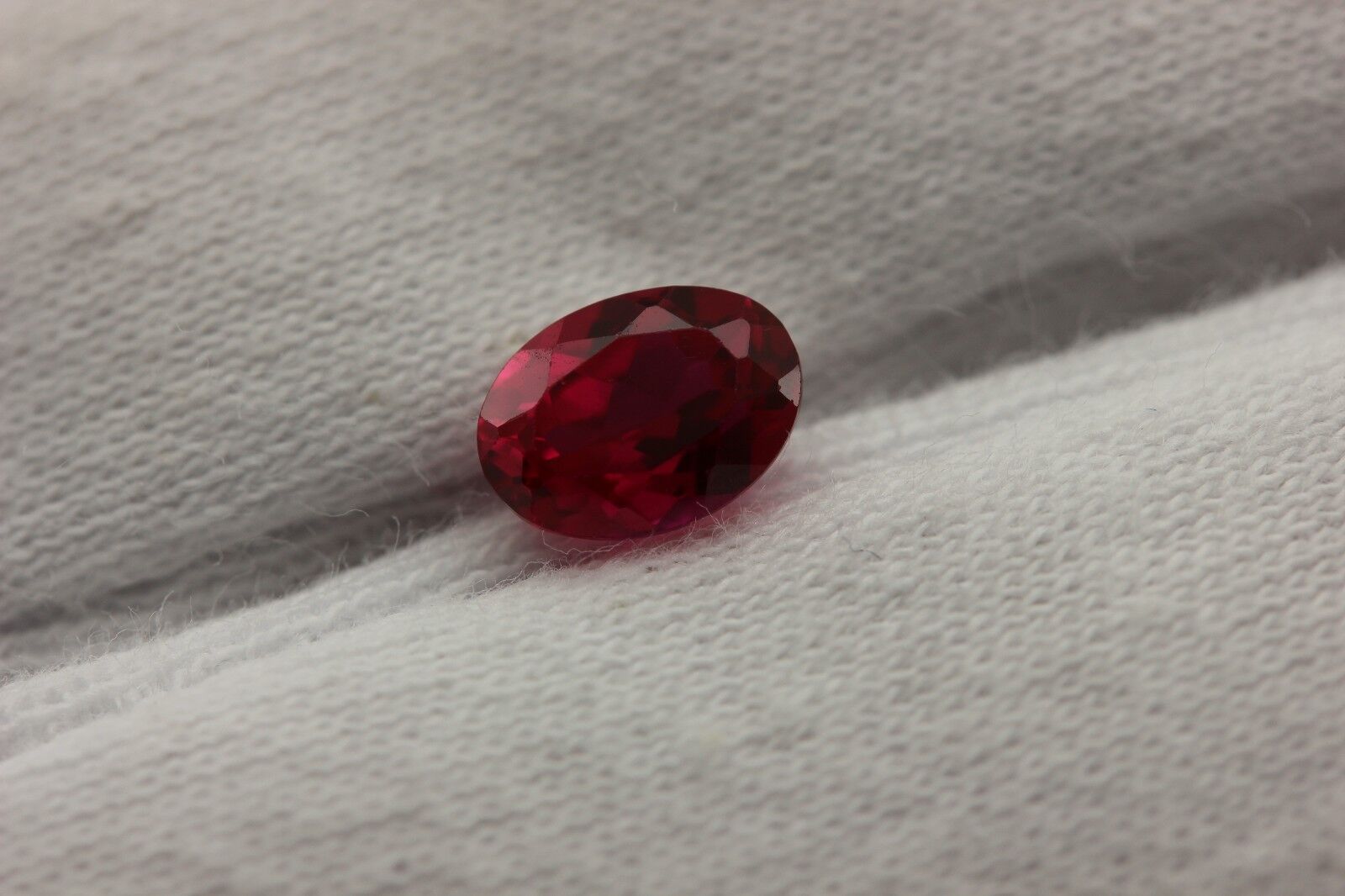 1.04 carat ruby lab created oval 6.90 x 4.98 x 3.41 mm NEW reconstituted
