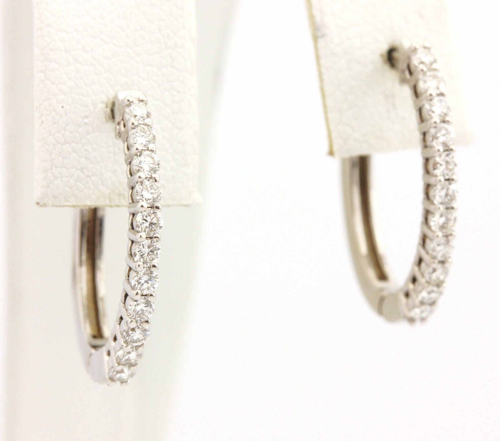 14k white gold 0.75 inch oval hoop earrings 0.60ctw diamond 3.72g estate